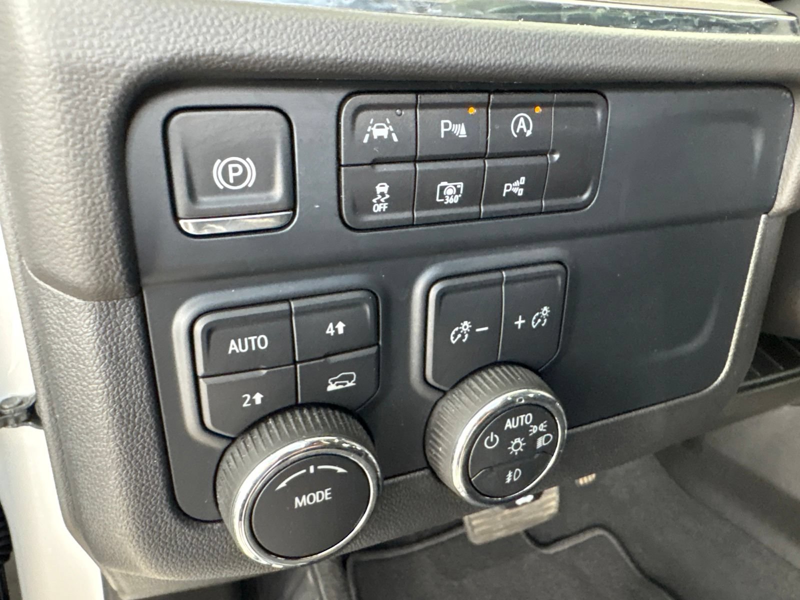 Used 2025 Chevrolet Tahoe Premier AWD/4WD image 14