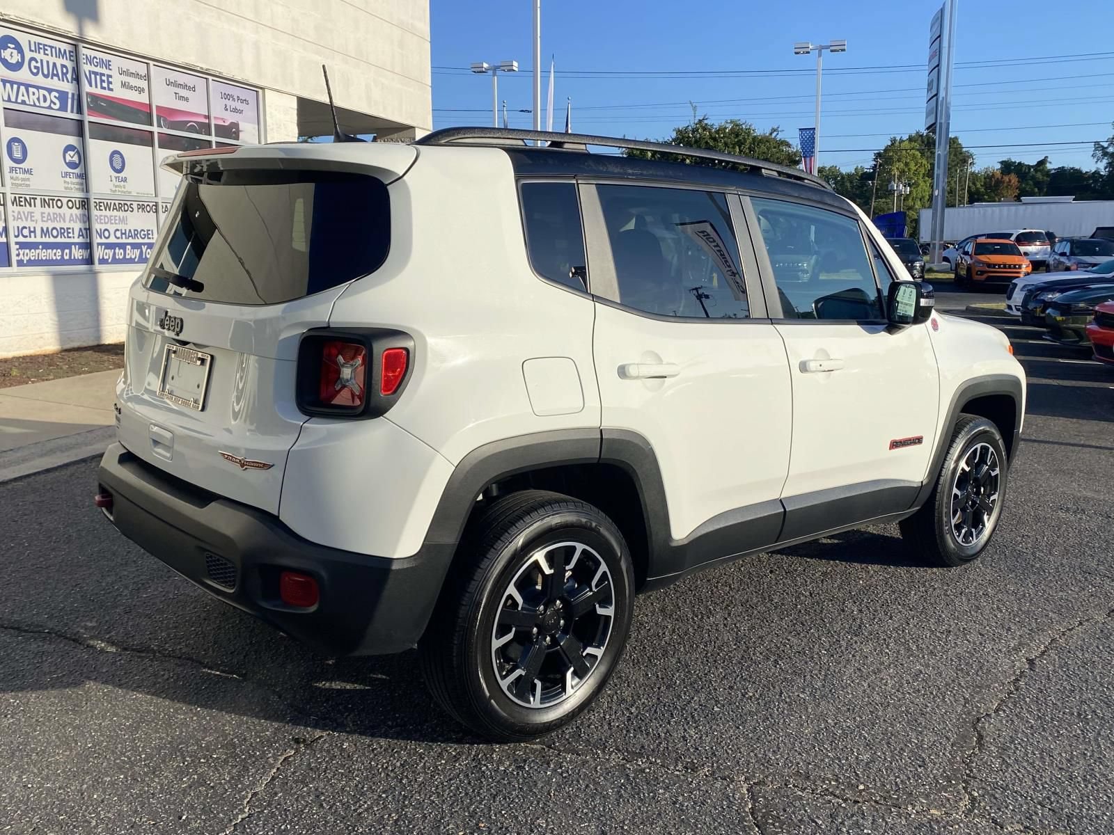 Used 2023 Jeep Renegade Trailhawk AWD/4WD image 9