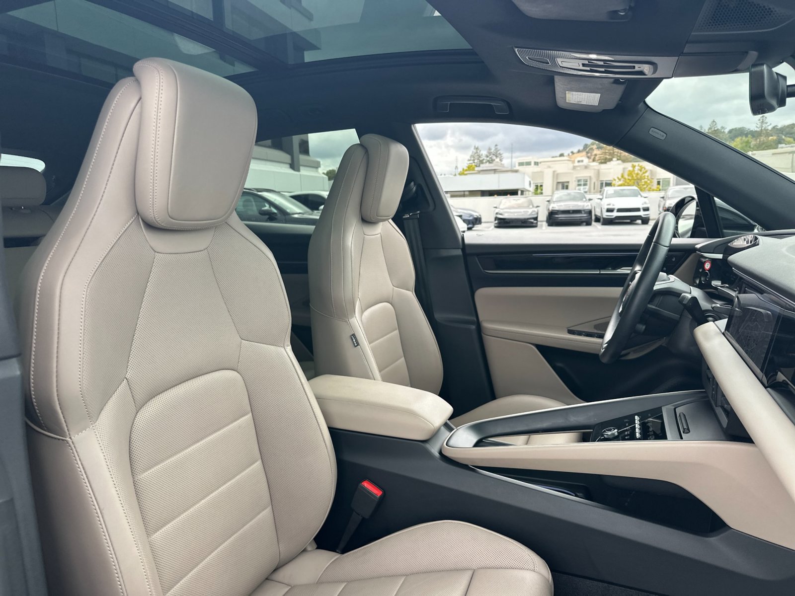 Used 2025 Porsche Macan 4S Electric AWD/4WD image 23