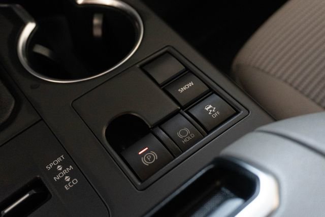 Used 2023 Toyota Highlander LE FWD image 30
