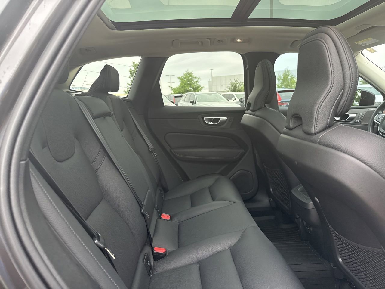 Used 2024 Volvo XC60 B5 Plus w/ Protection Package Premier AWD/4WD image 14