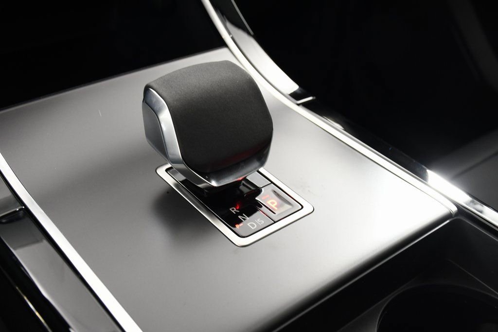 Certified 2025 Land Rover Range Rover Velar Dynamic SE image 31