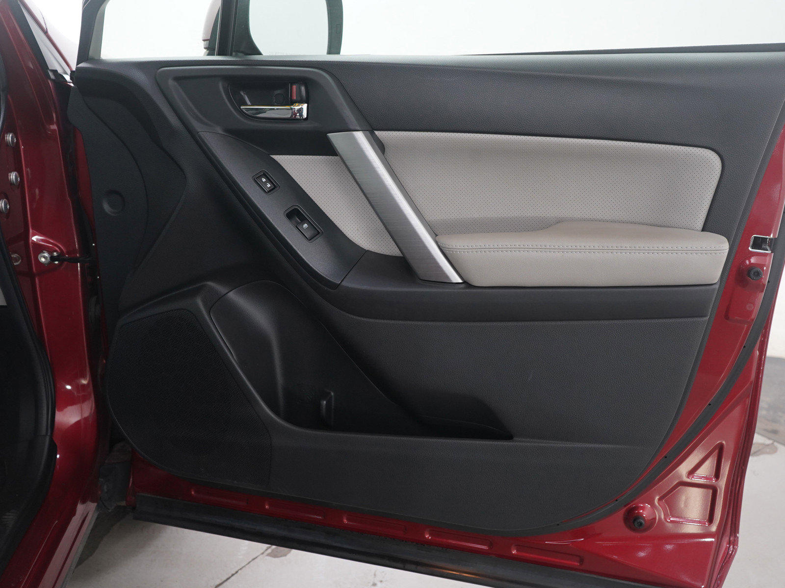 Used 2015 Subaru Forester 2.5i Limited image 9