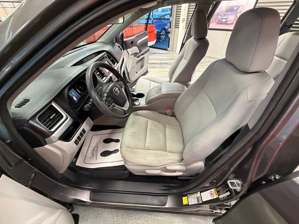 Used 2015 Toyota Highlander LE image 52