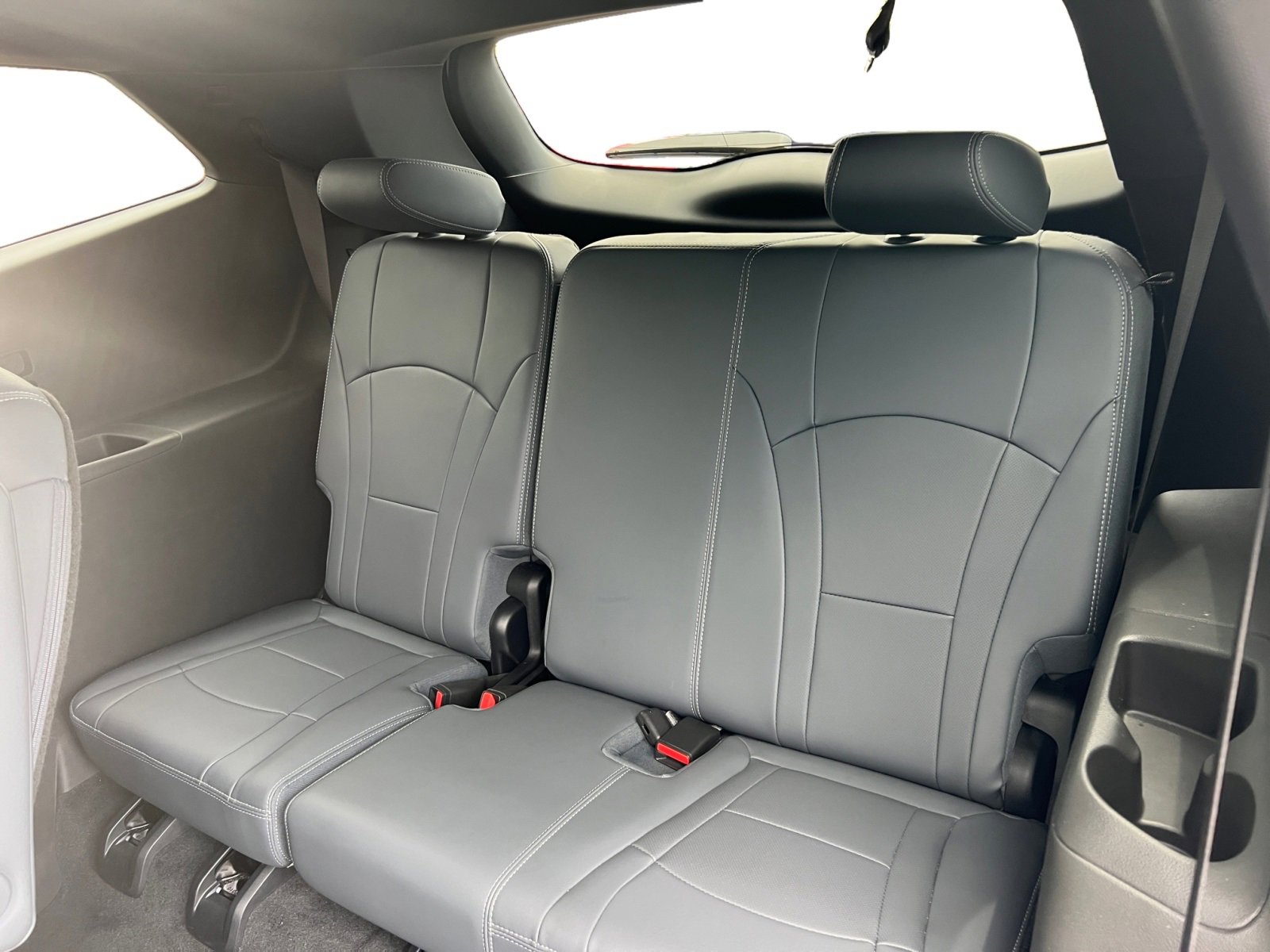 Used 2023 Buick Enclave Essence image 13