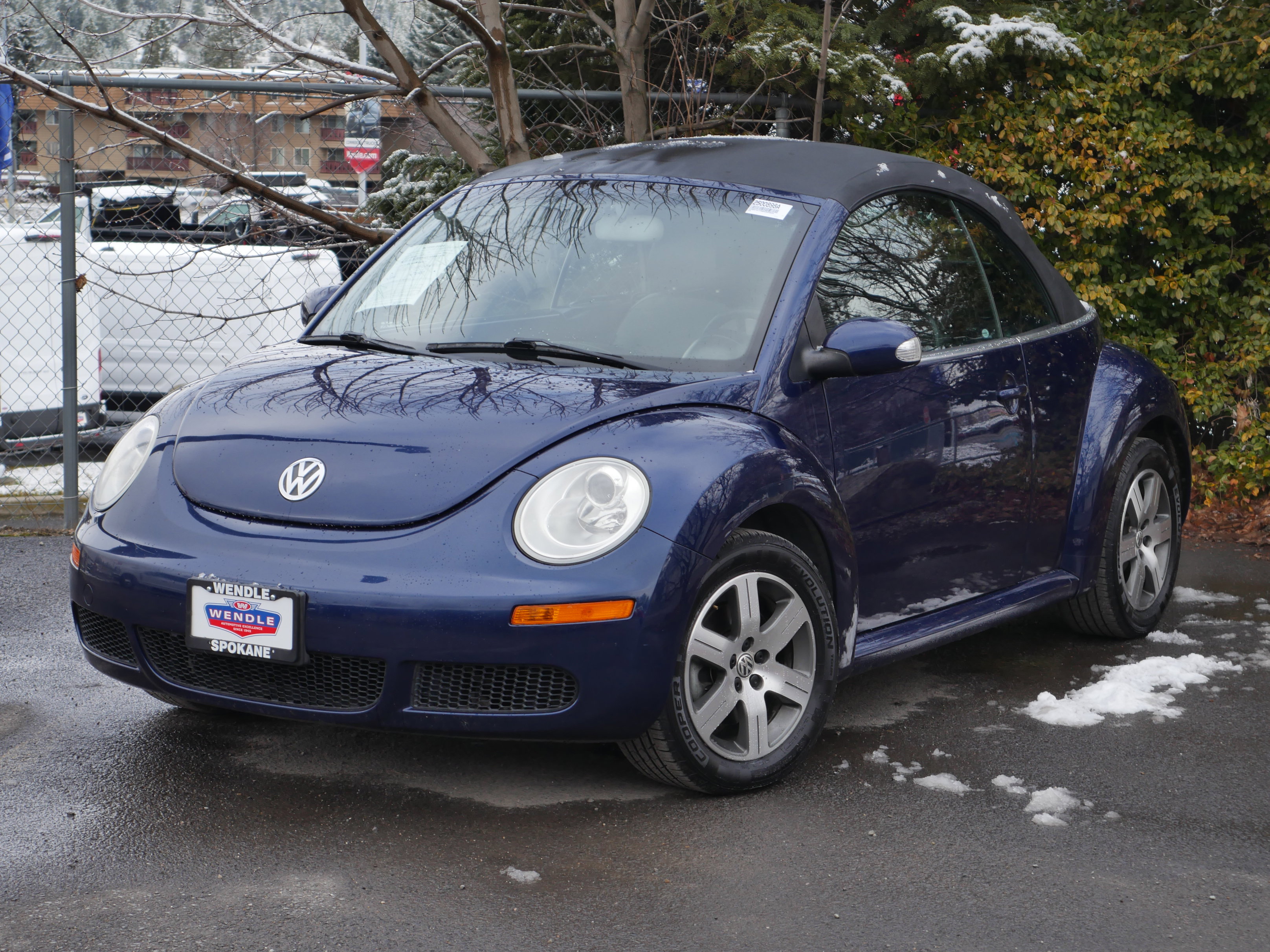 Used 2006 Volkswagen Beetle Convertible w/ Package 1 image 2