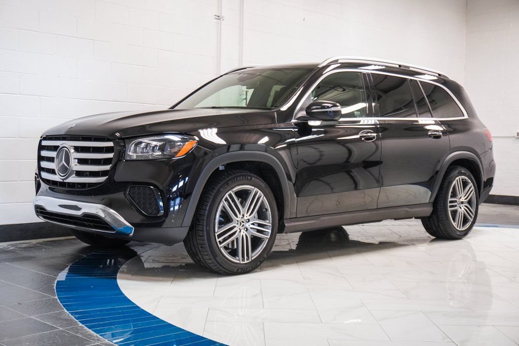 Used 2025 Mercedes-Benz GLS 450 4MATIC image 4