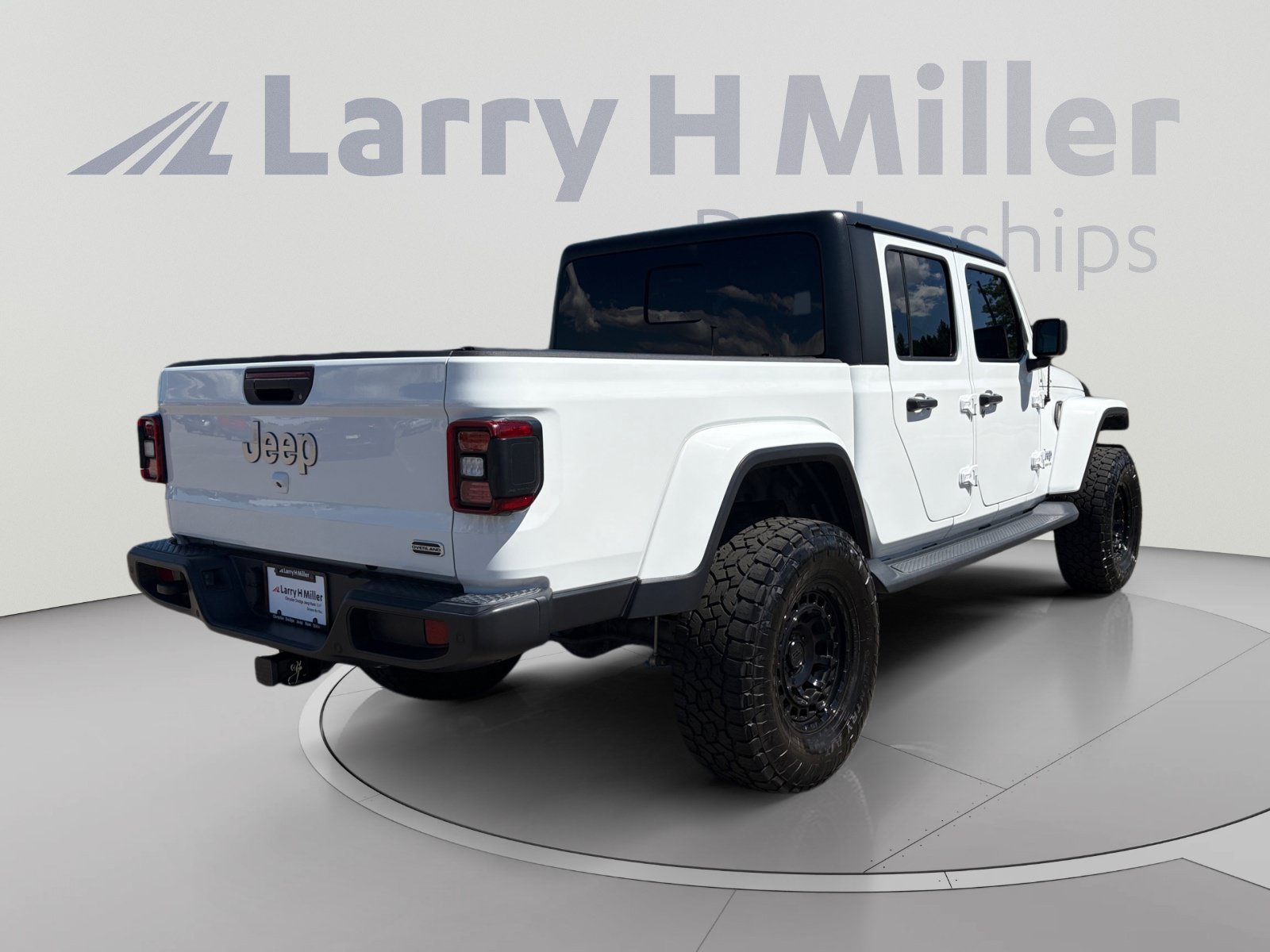 Used 2020 Jeep Gladiator Overland AWD/4WD image 6
