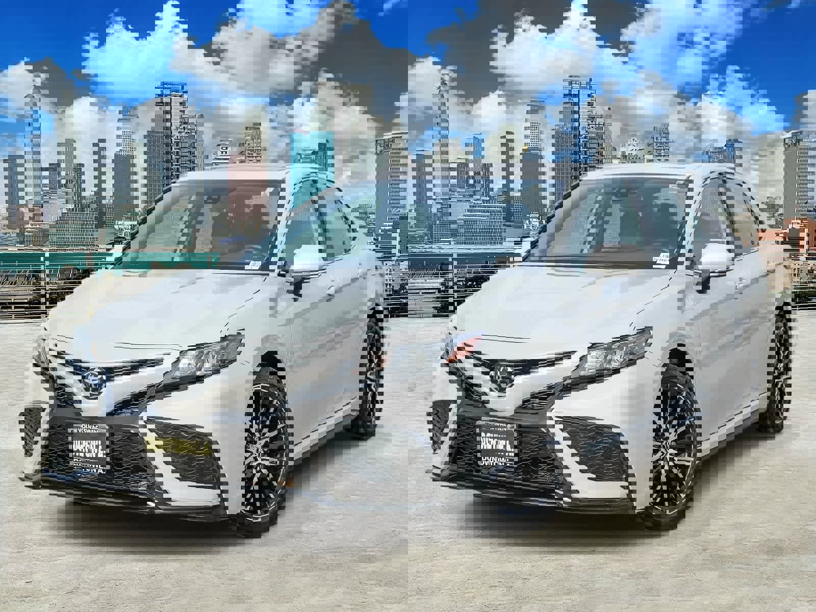 Used 2024 Toyota Camry SE image 1