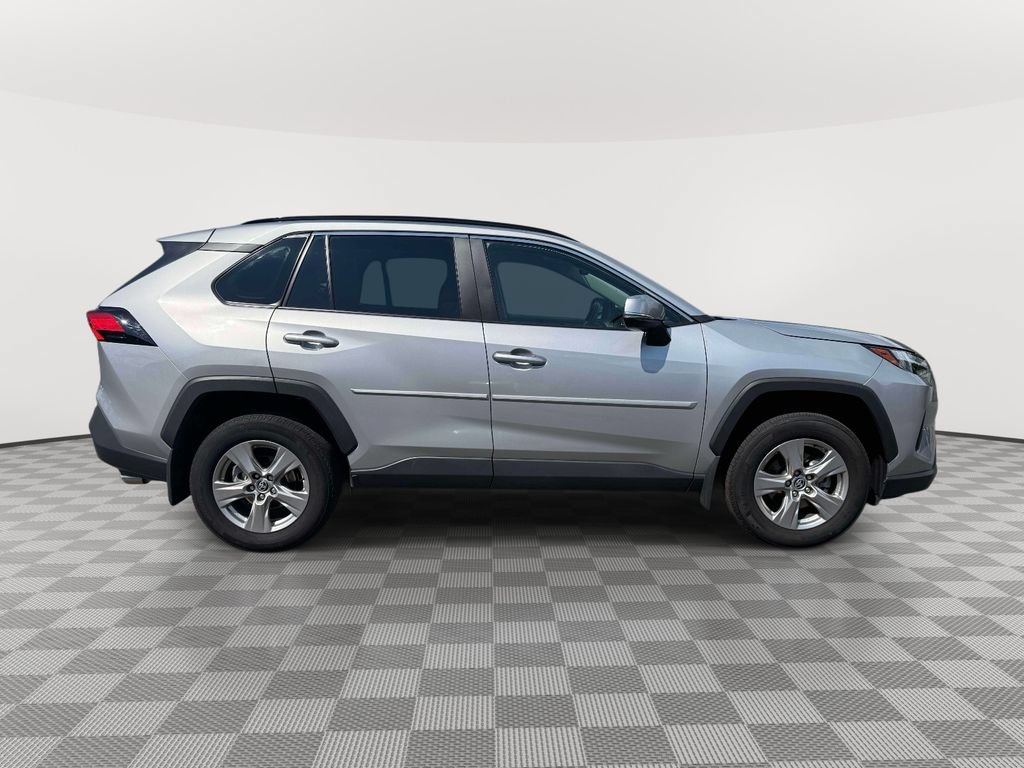 Used 2025 Toyota RAV4 XLE AWD/4WD image 8