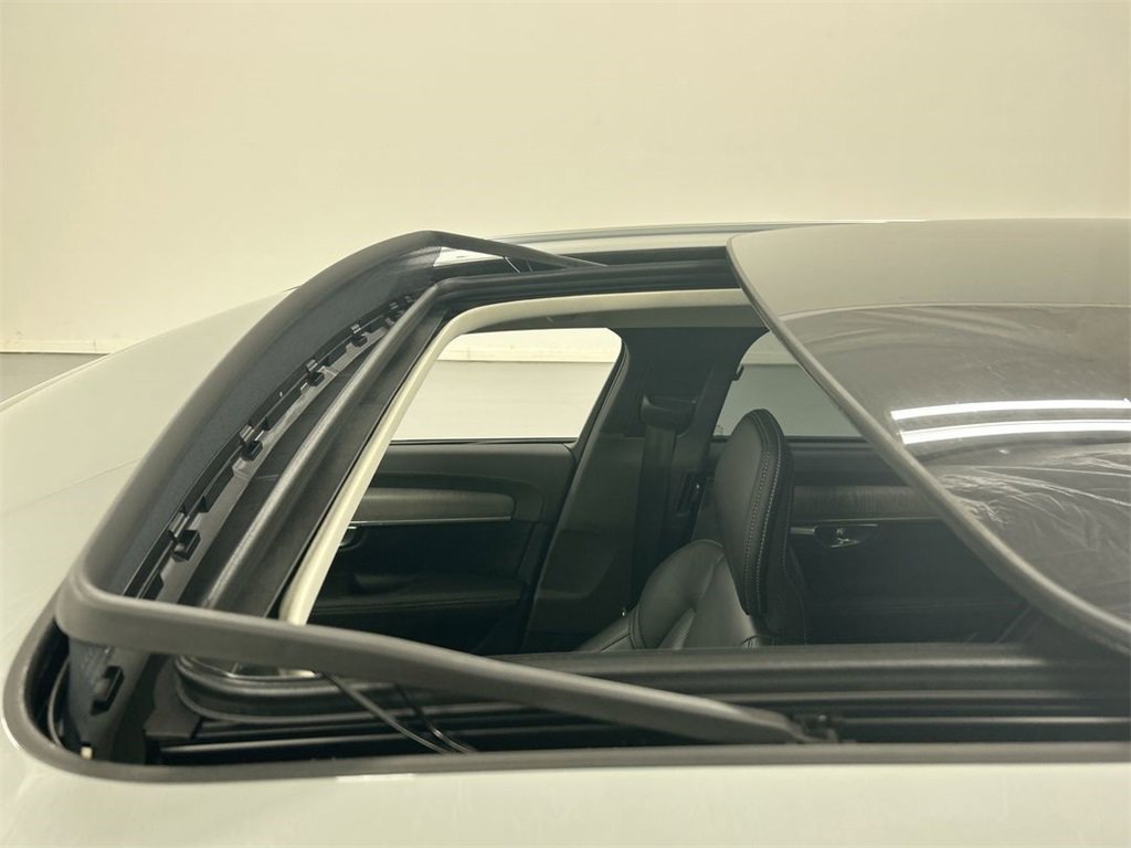 Used 2024 Volvo V90 B6 Cross Country Ultimate image 20