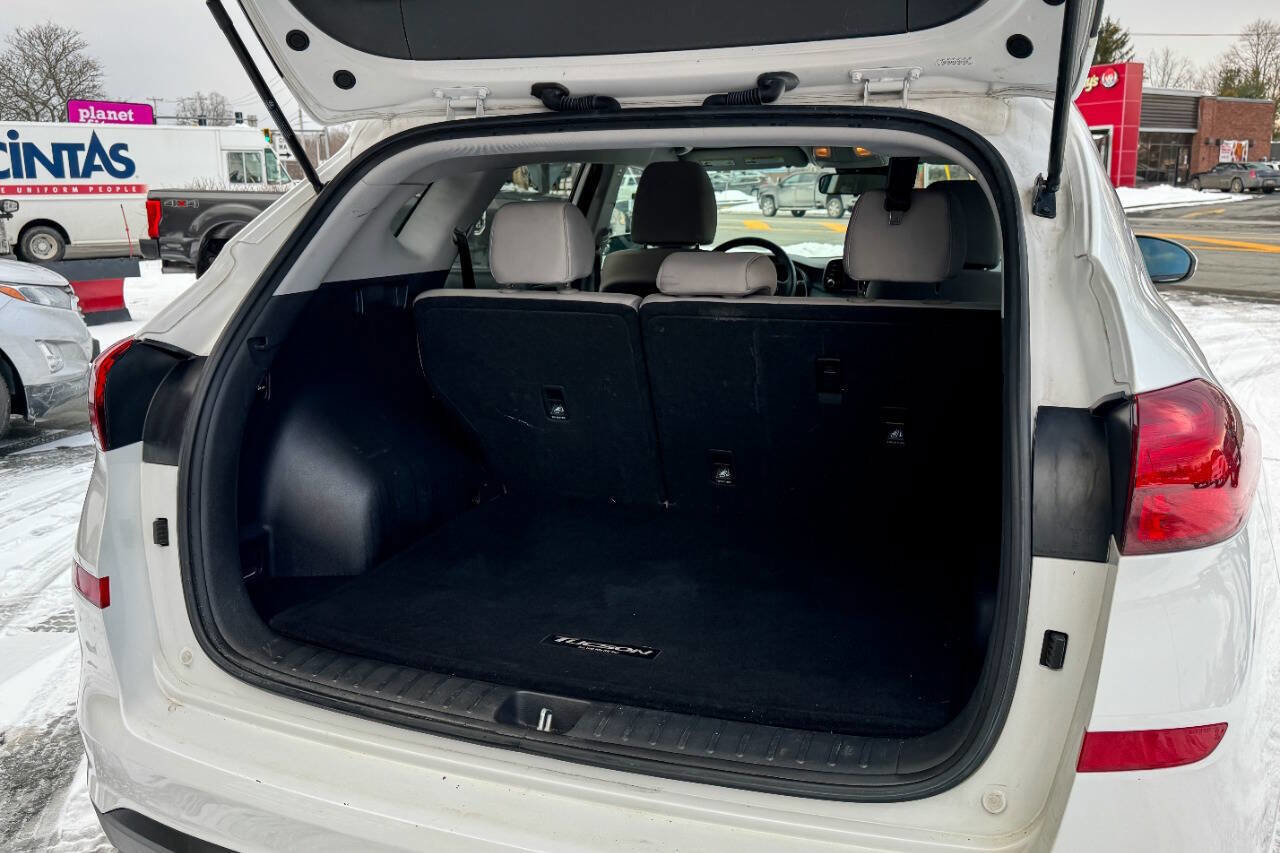 Used 2019 Hyundai Tucson SE w/ Cargo Package image 17