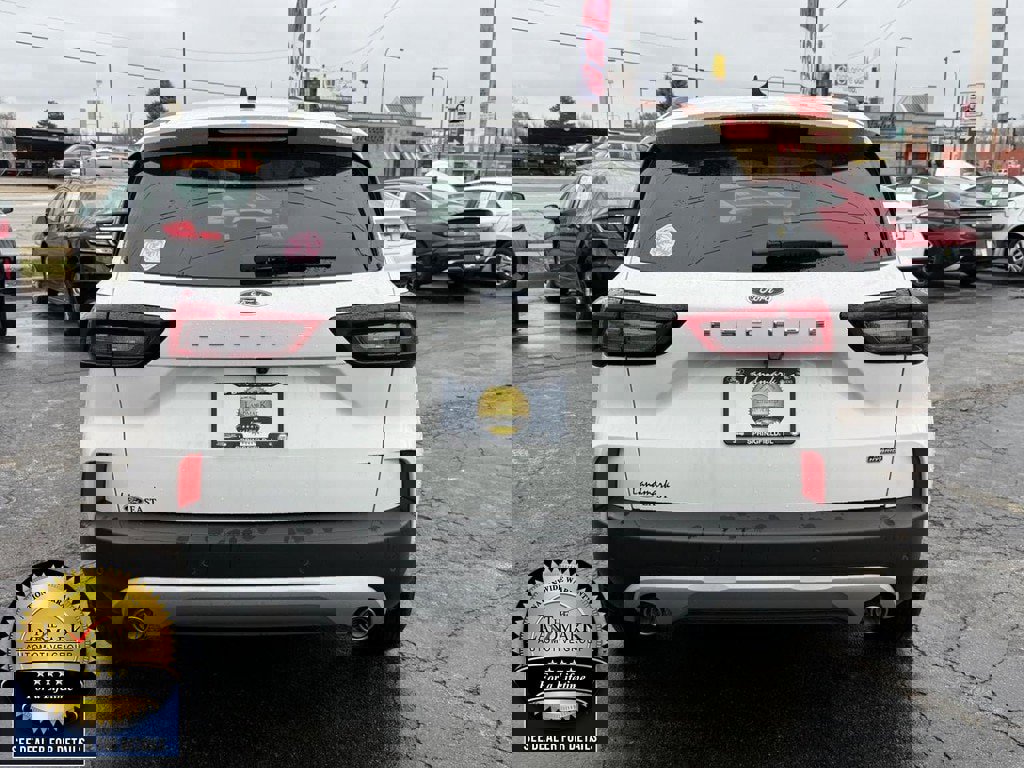 Used 2024 Ford Escape SE image 6