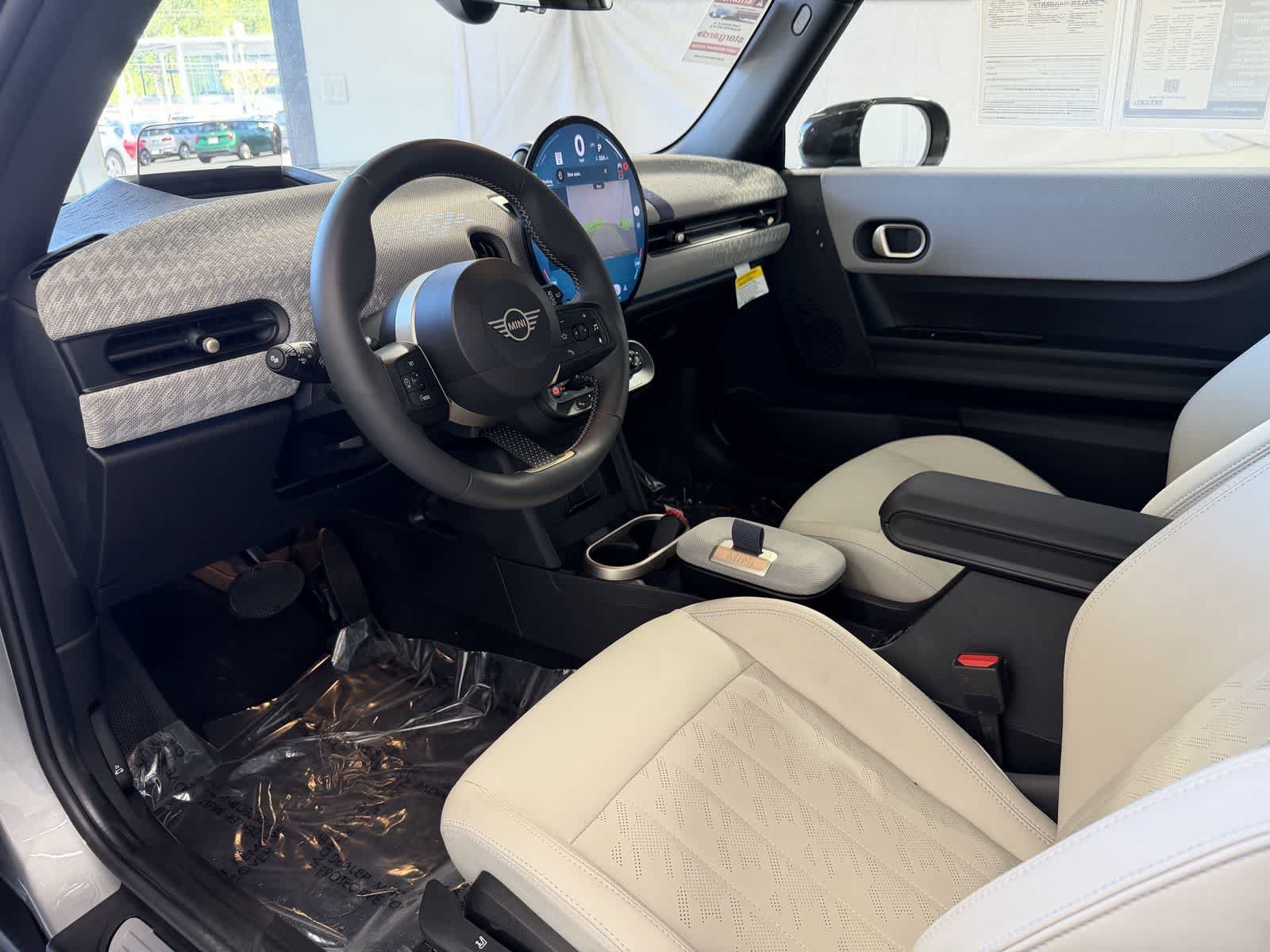 Used 2025 MINI Cooper 2-Door Hardtop FWD image 9