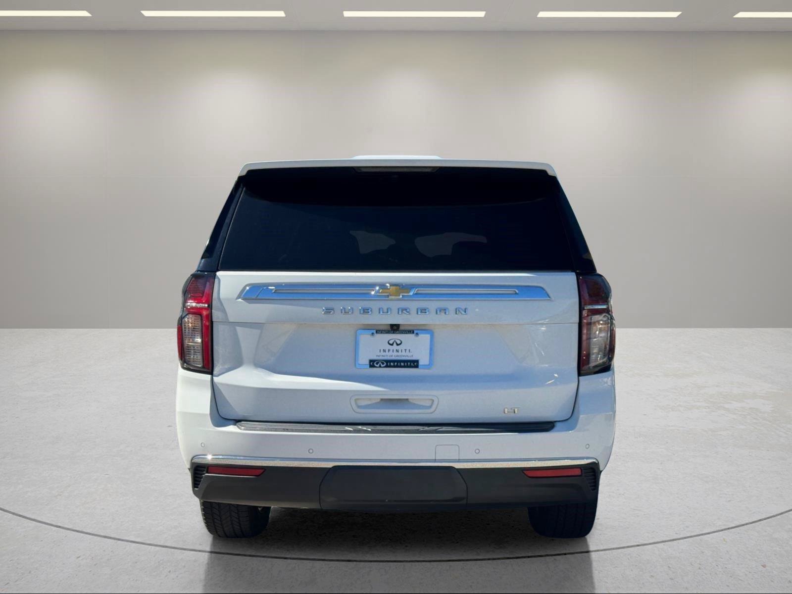 Used 2023 Chevrolet Suburban LT w/ Luxury Package AWD/4WD image 4