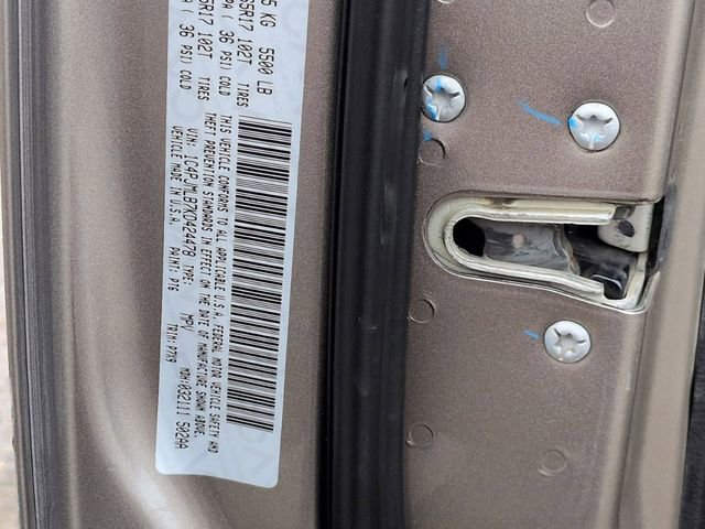 Certified 2019 Jeep Cherokee Latitude Plus w/ Cold Weather Group image 32