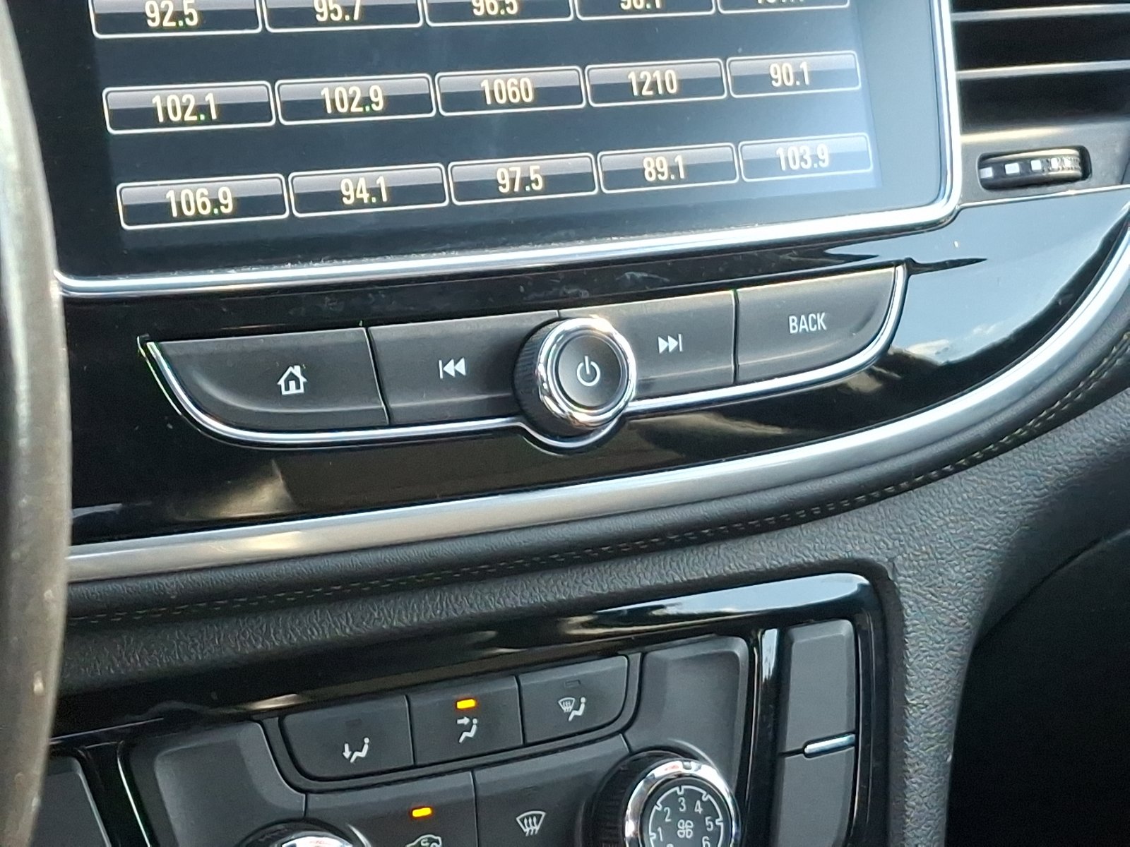 Used 2019 Buick Encore Sport Touring image 15