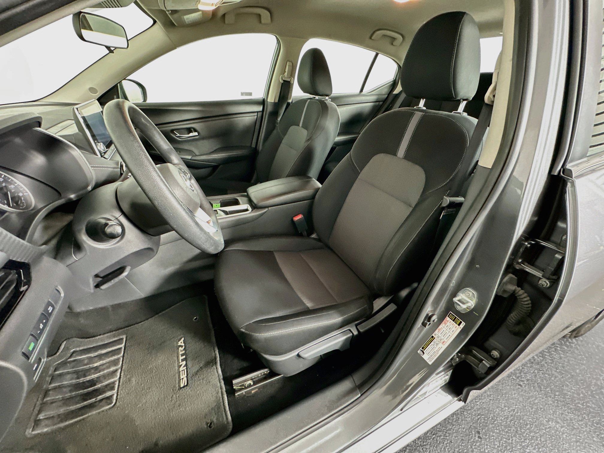 Used 2025 Nissan Sentra SV FWD image 13