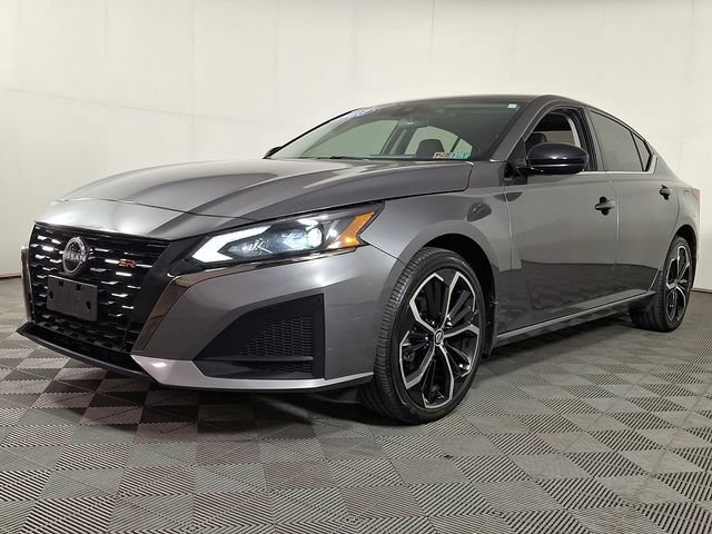 Used 2023 Nissan Altima 2.5 SR w/ SR Premium Package AWD/4WD image 6