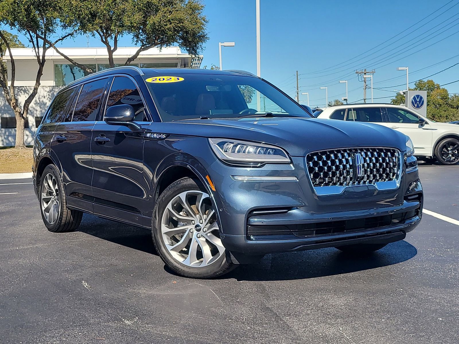 Used 2023 Lincoln Aviator Grand Touring w/ Equipment Group 301A image 2