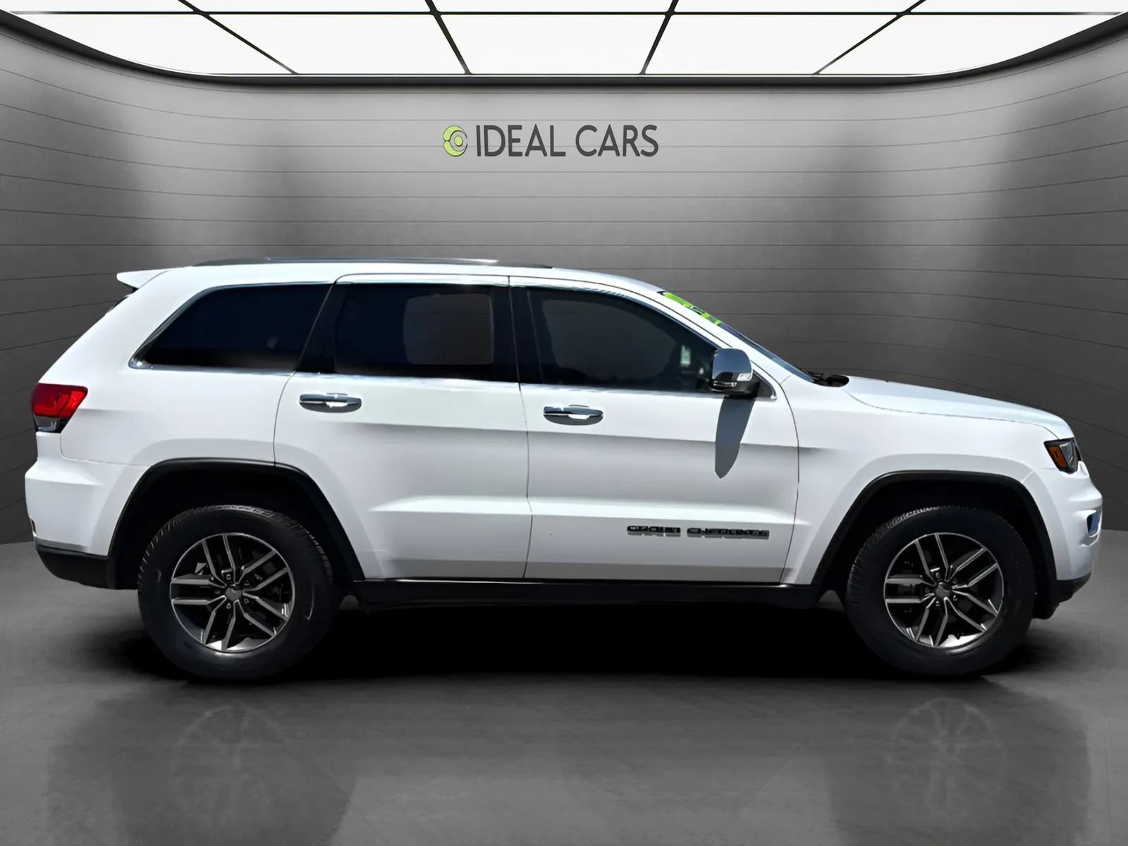 Used 2017 Jeep Grand Cherokee Limited w/ Luxury Group II RWD image 4