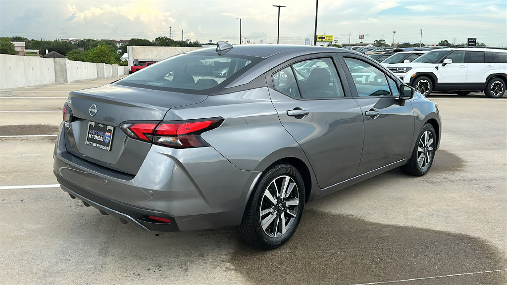 Used 2025 Nissan Versa SV FWD image 12