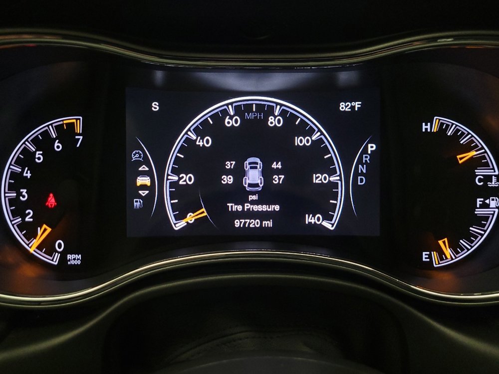 Used 2020 Jeep Grand Cherokee Altitude image 23