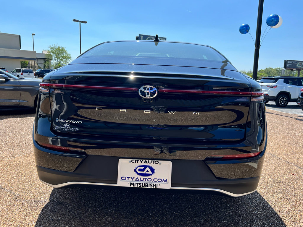 Used 2025 Toyota Crown XLE image 6