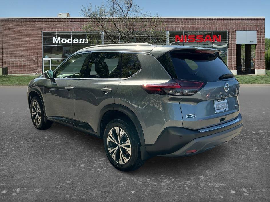 Used 2021 Nissan Rogue SV w/ Premium Package FWD image 2