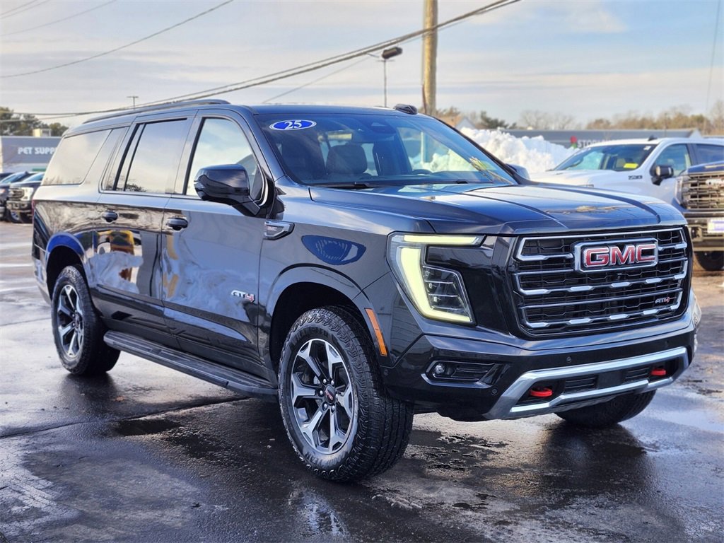 Used 2025 GMC Yukon XL AT4 image 7