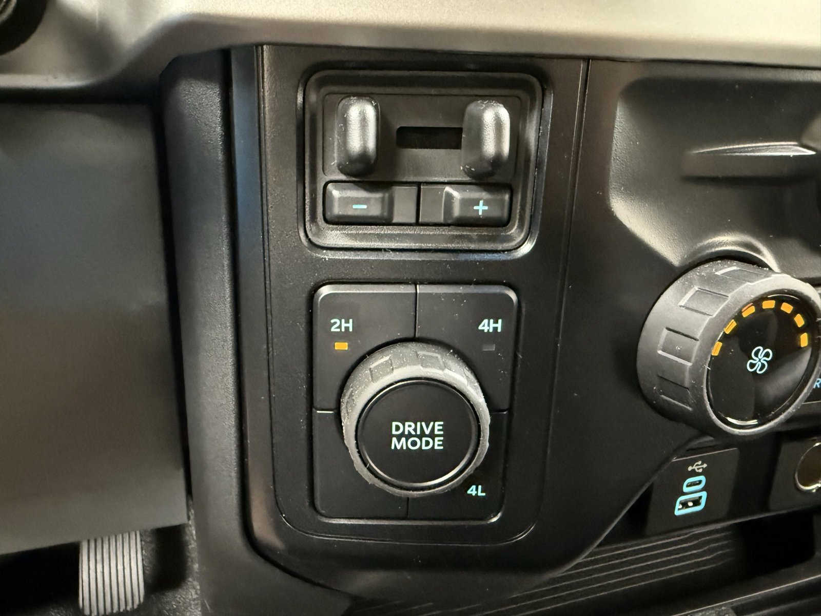 New 2025 Ford F350 XLT w/ XLT Value Package image 17