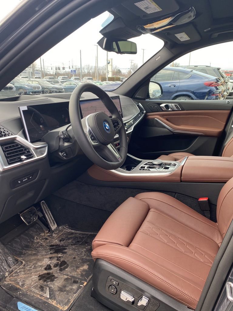Used 2026 BMW X5 xDrive50e w/ M Sport Package image 8