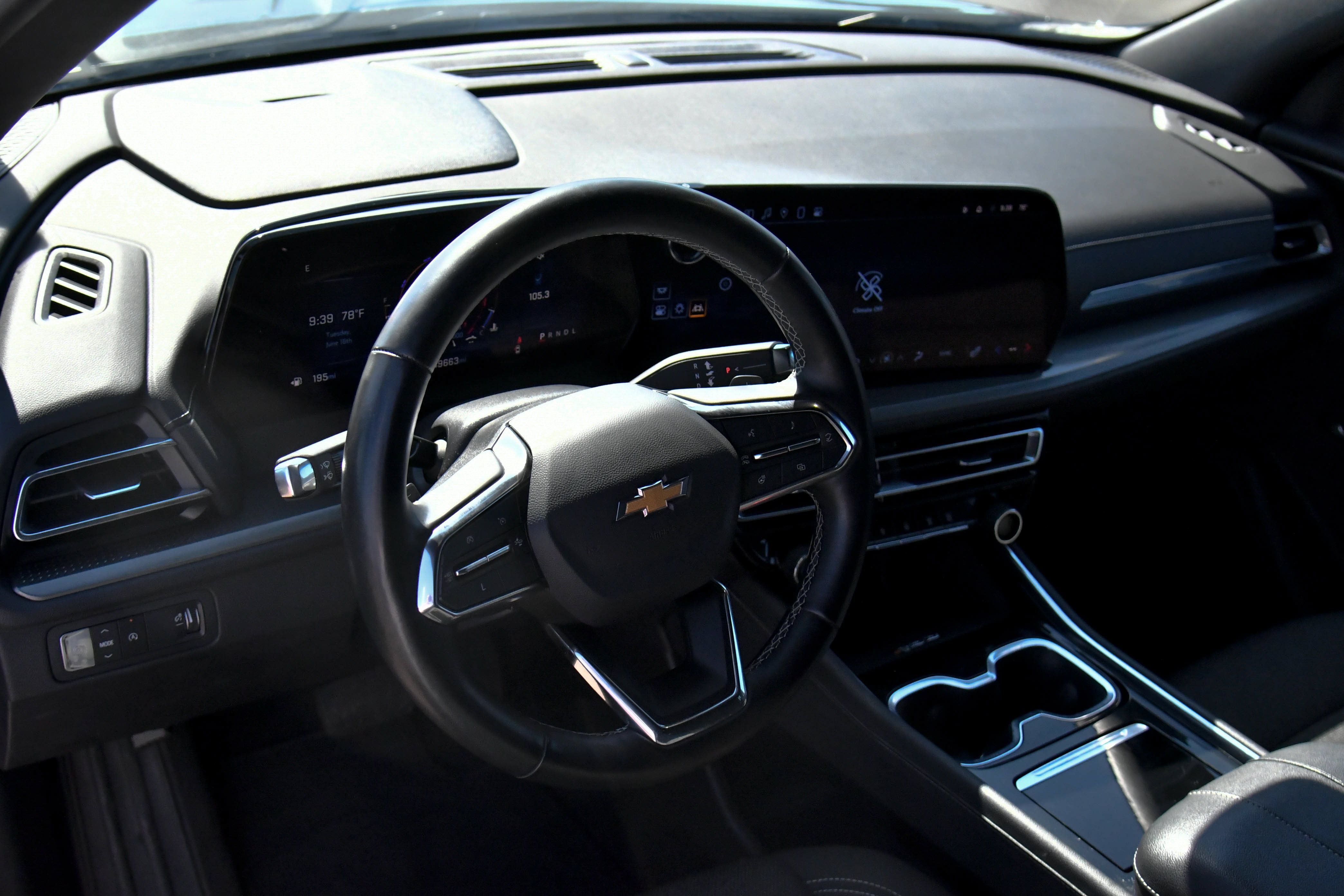 Used 2024 Chevrolet Traverse LT FWD image 16