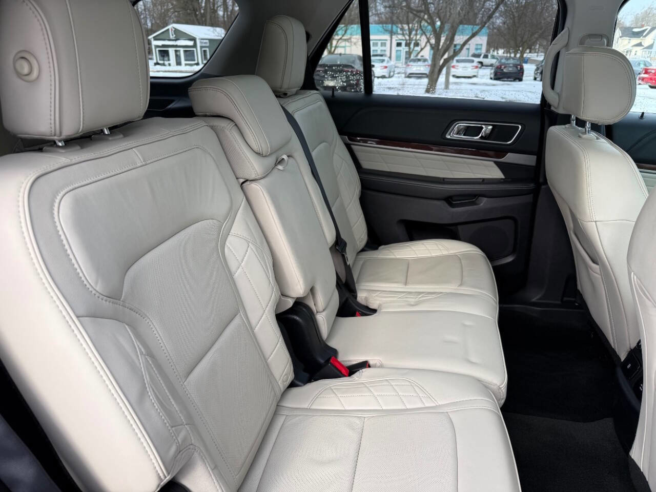 Used 2016 Ford Explorer Platinum image 27