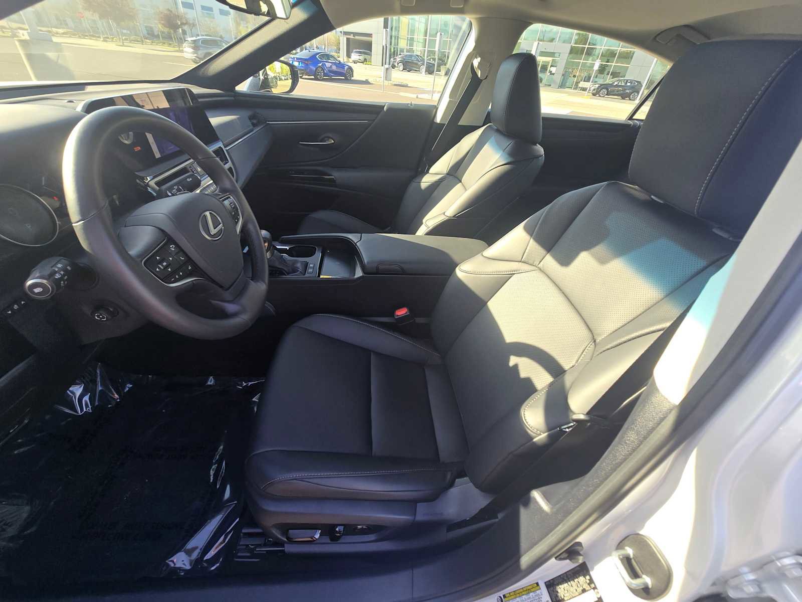 Used 2025 Lexus ES 300h w/ Premium Package image 23