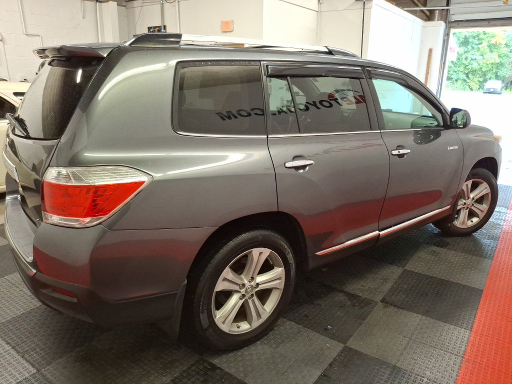Used 2012 Toyota Highlander Limited w/ Tow Pkg AWD/4WD image 11