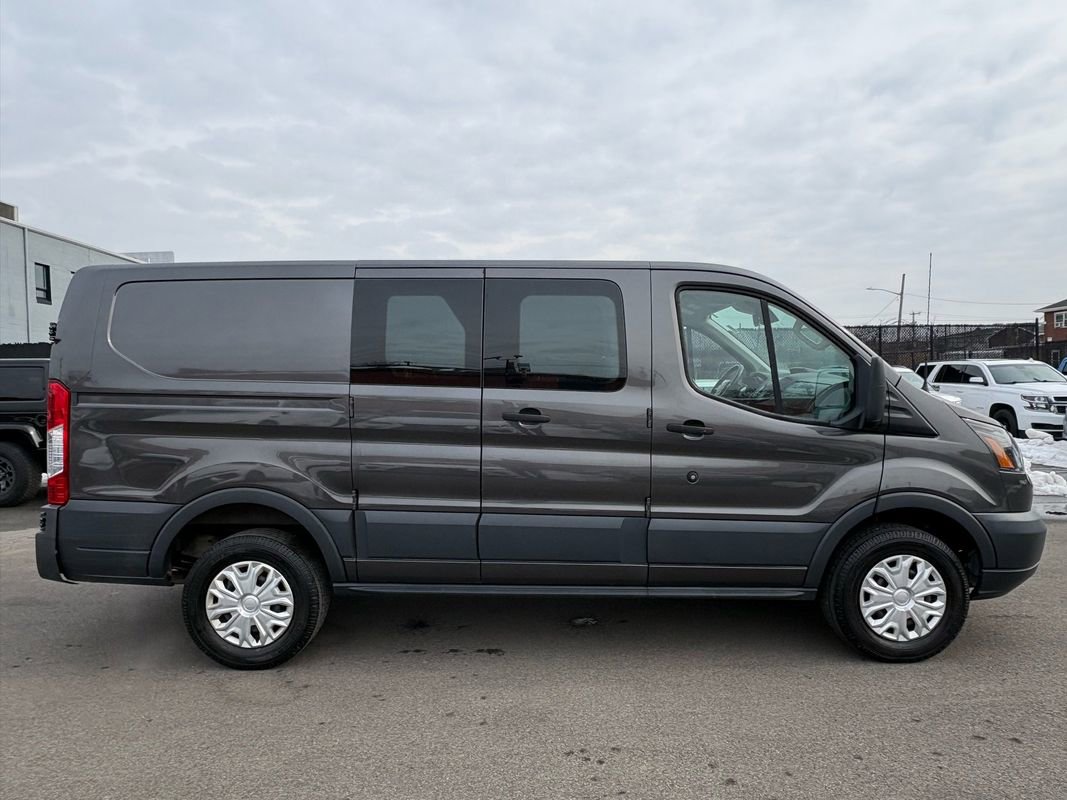 Used 2017 Ford Transit 250 130 Low Roof RWD image 5