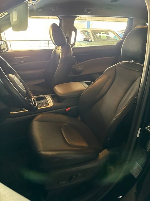 Certified 2025 Kia Carnival FWD image 5