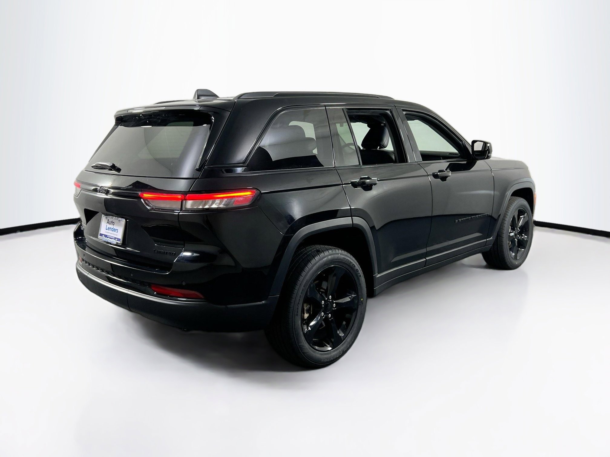 Used 2023 Jeep Grand Cherokee Limited w/ Black Appearance Package image 5