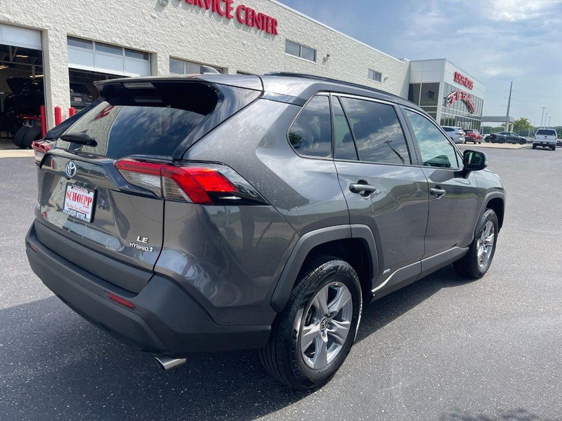 Used 2022 Toyota RAV4 LE AWD/4WD image 3