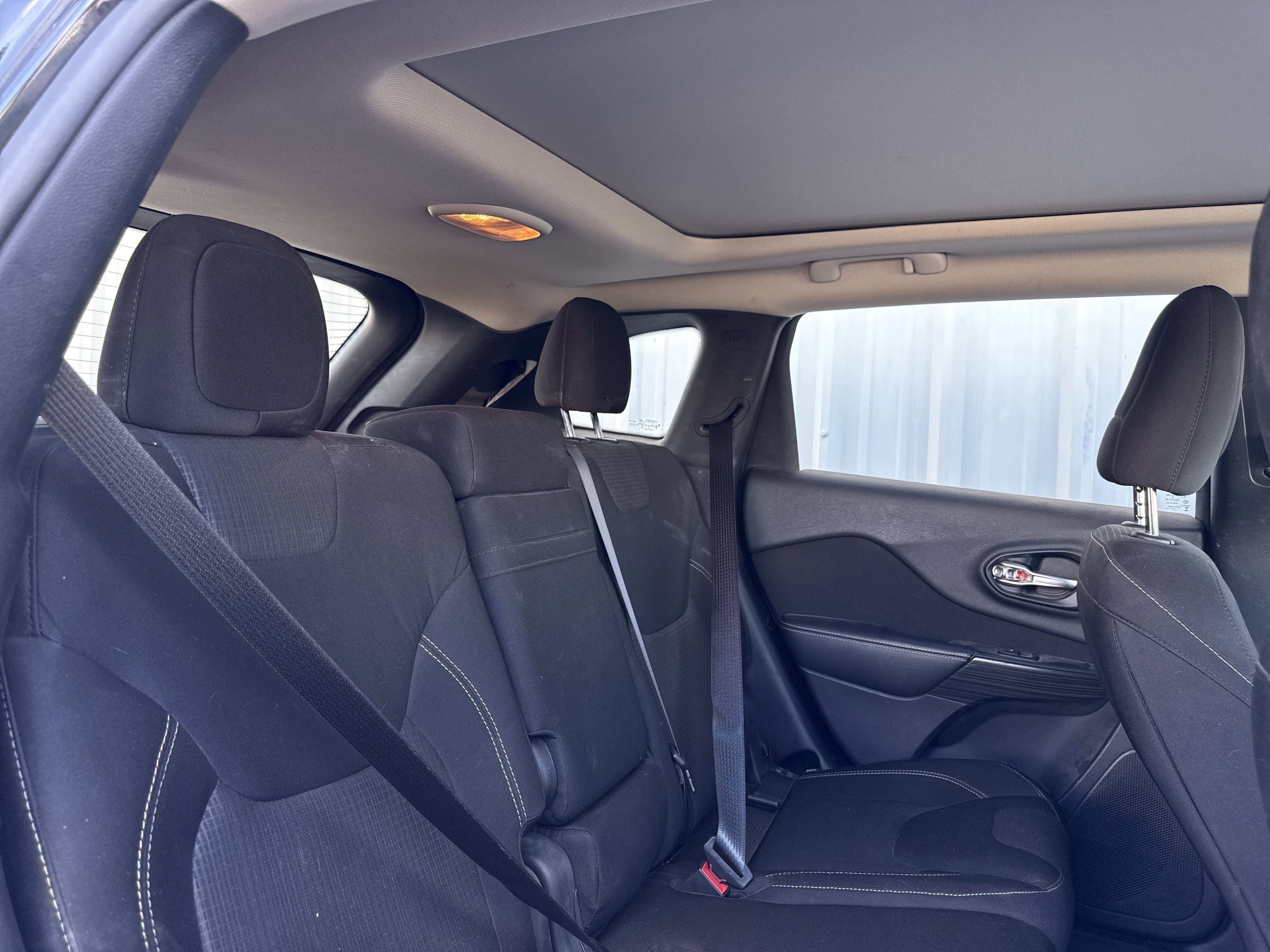 Used 2016 Jeep Cherokee Latitude w/ Comfort/Convenience Group image 30