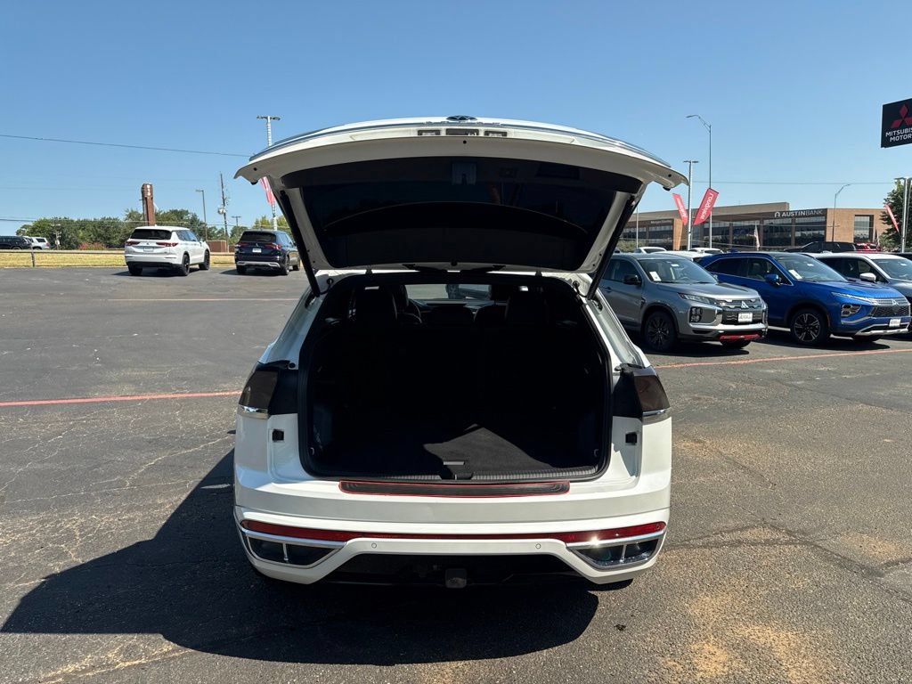 Used 2022 Volkswagen Atlas Cross Sport SEL R-Line AWD/4WD image 8