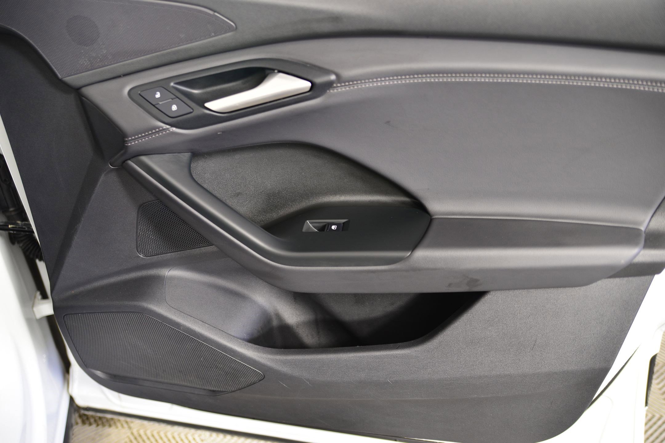 Certified 2025 Audi Q6 e-tron Premium w/ Convenience Package image 19