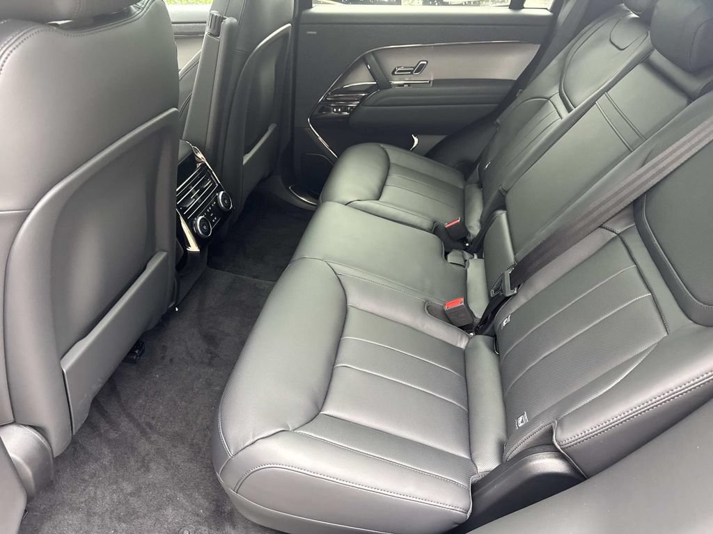 New 2026 Land Rover Range Rover Sport Dynamic SE AWD/4WD image 16