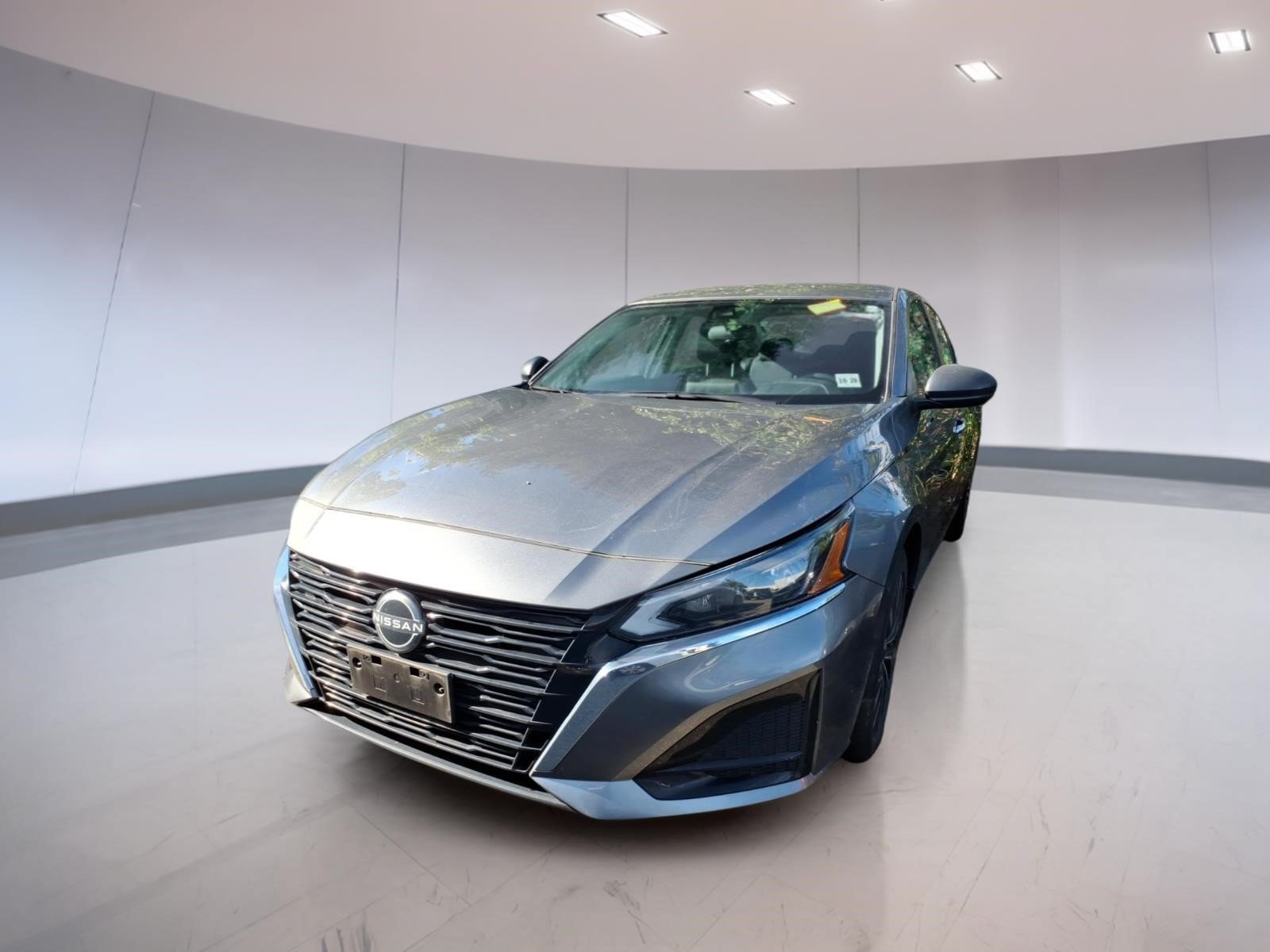 Used 2024 Nissan Altima 2.5 SV AWD/4WD image 3