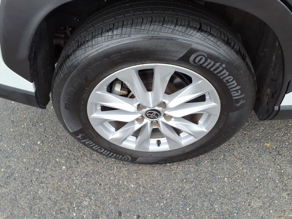 Certified 2022 Toyota Corolla Cross LE image 7