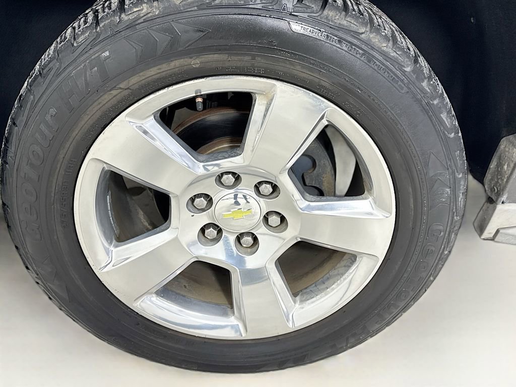 Used 2015 Chevrolet Suburban LT w/ Luxury Package image 42