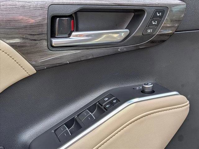 Used 2023 Toyota Highlander Platinum image 4