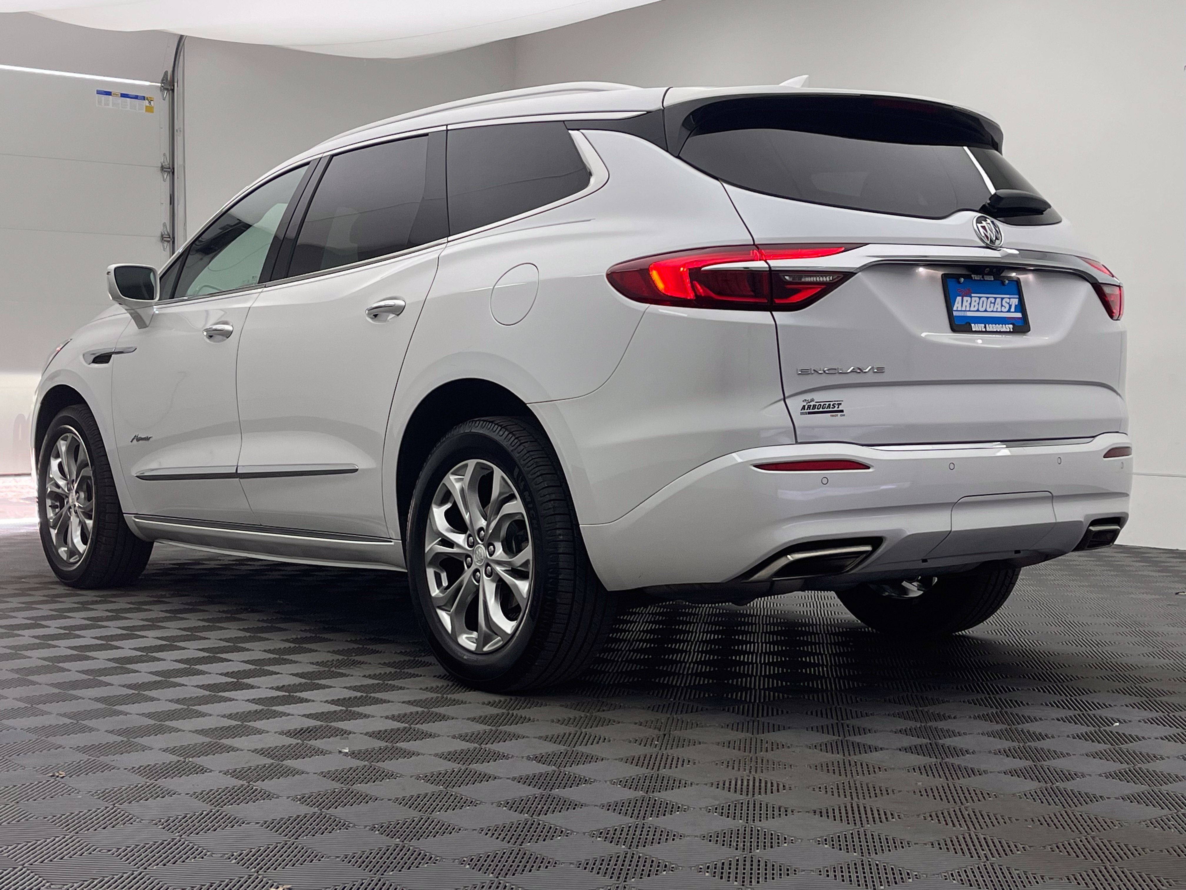Used 2020 Buick Enclave Avenir w/ Avenir Technology Package FWD image 14