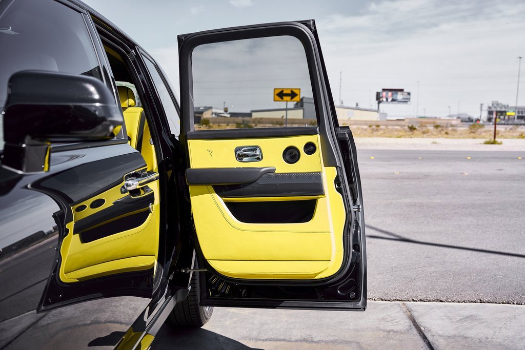 Used 2022 Rolls-Royce Cullinan Black Badge w/ Dark Exterior Package image 30